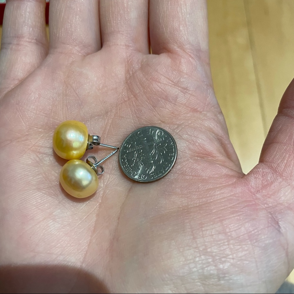 12mm yellow freshwater pearl studs - Picture 3 of 3